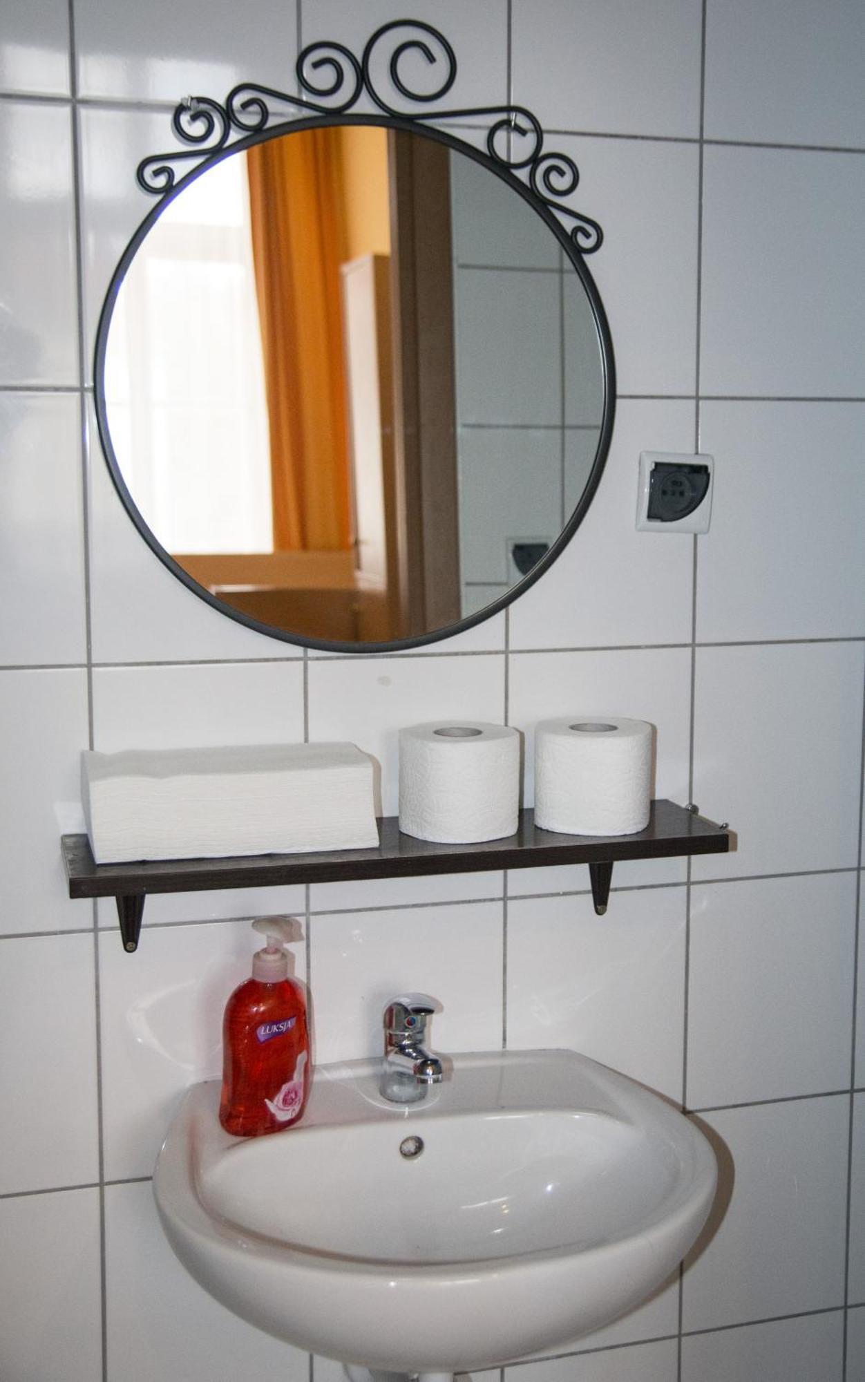 City Hostel Krasków Eksteriør bilde
